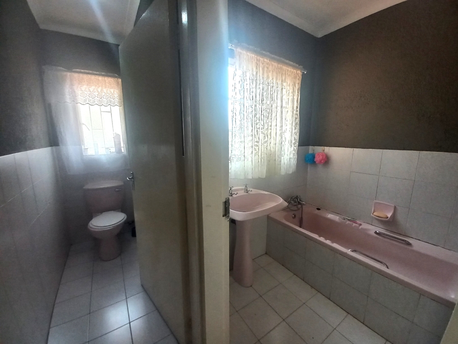 3 Bedroom Property for Sale in Safari Gardens North West
